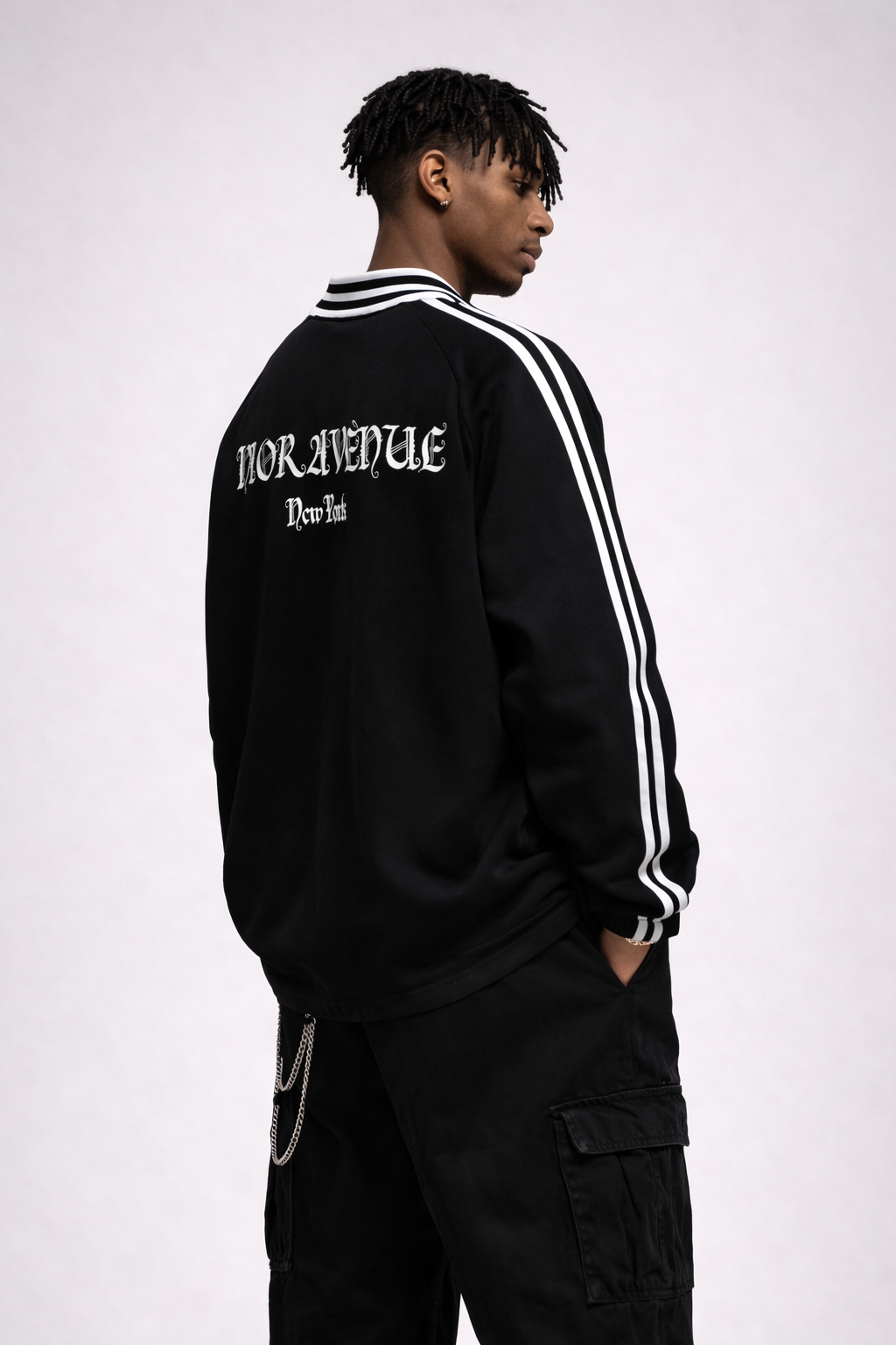 Signature Peacock Crest Sweatshirt (Black)